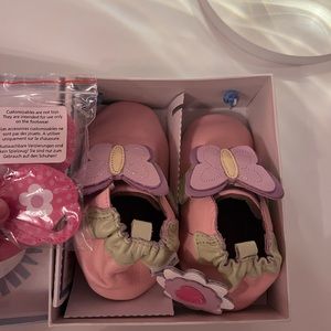 Robeez 12-18 month soft shoes